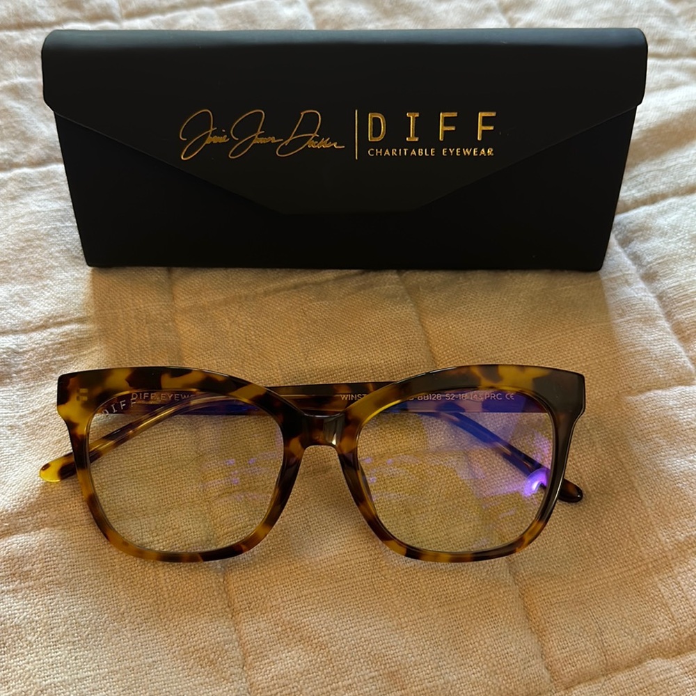 Jessie James Decker - Winston + Amber Tortoise